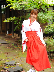 Teen Yuuno Hoshi gets caught in the garden