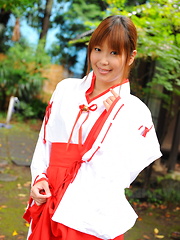 Teen Yuuno Hoshi gets caught in the garden